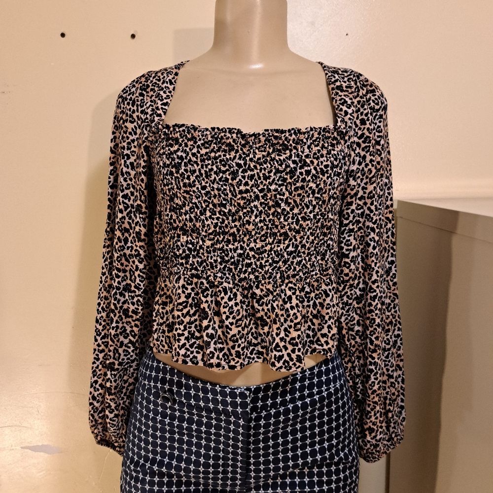✅️2 X $12 Pull and Bear animal print blouse M